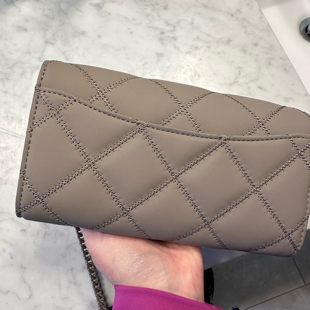 Tory Burch Willa Quilted Bag - Picture 8 of 10